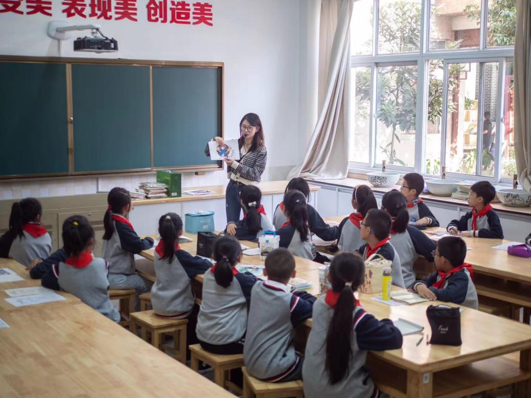 【江畔先锋&middot;榜样教师】——龙潭中心小学江畔人家分校戴丽婷老师个人先进事迹_html_3792c9bb.jpg