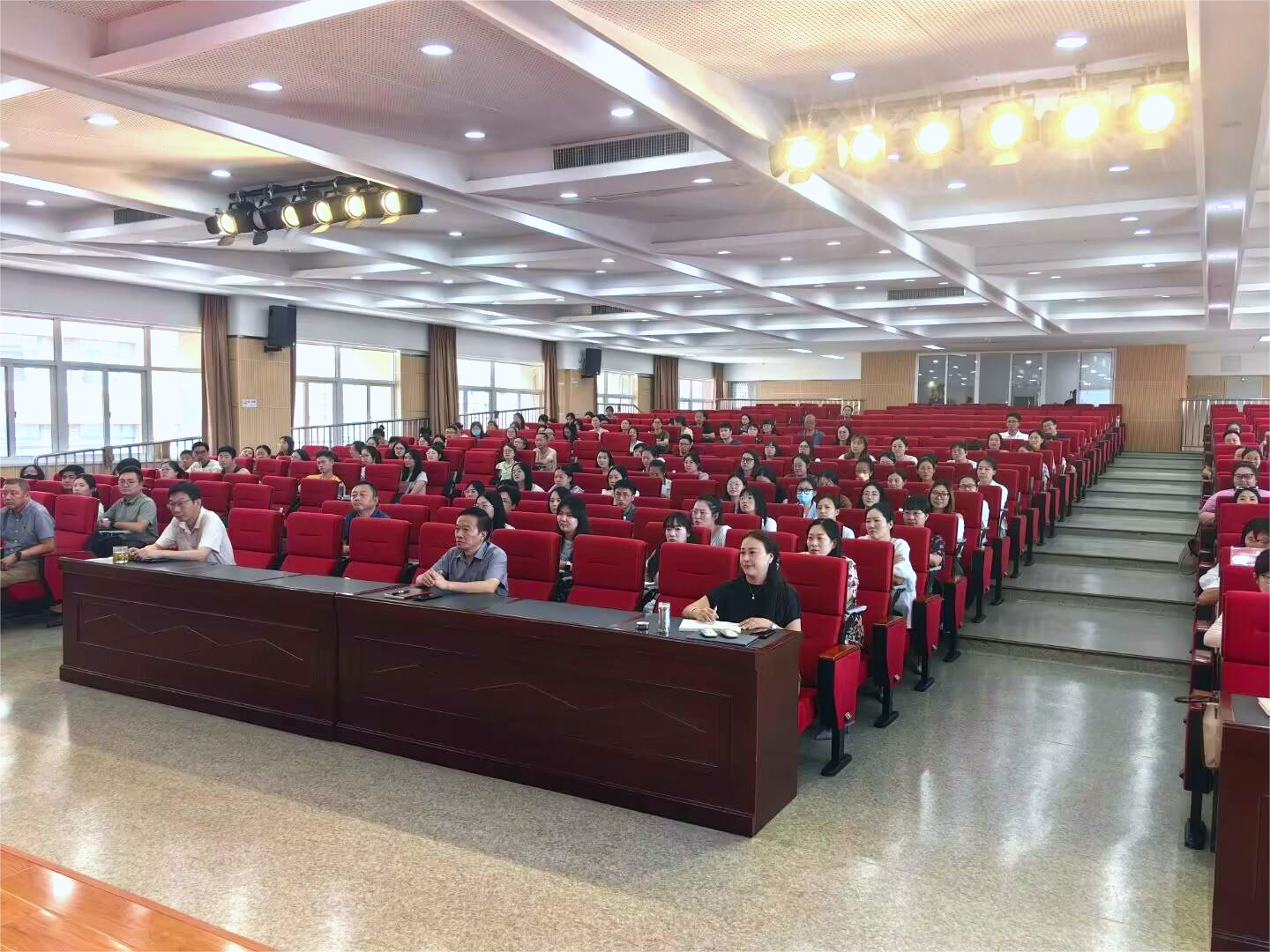 培训赋新能，聚力启新程 ——南京市栖霞区龙潭中心小学举行暑期教师培训活动