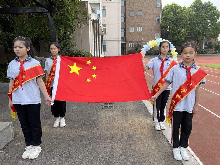 【江畔先锋·团队活动】奋进新学期 放飞新梦想——龙潭中心小学江畔人家校区2022—2023学年第一学期开学典礼_html_4ad5e6fe.jpg