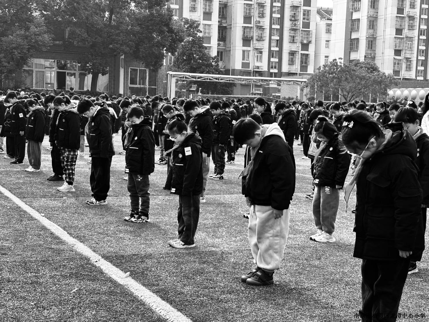 【灵美龙小·江畔】勿忘国耻 圆梦中华——龙潭中心小学江畔人家分校开展南京大屠杀死难者国家公祭日系列活动