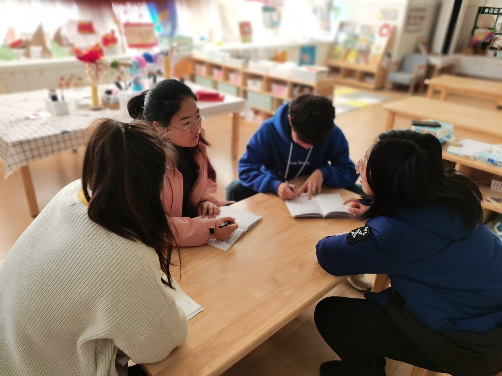 【枫香栖幼】与冬天挥手 立足新起点    ——栖霞幼儿园翡翠天域园大班年级组课程审议活动