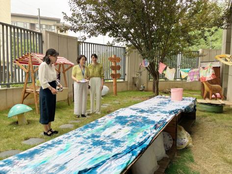 220908督学入园细指导 安全工作更实效——栖霞幼儿园翡翠天域园迎接9月督学检查_html_4cd61153.jpg