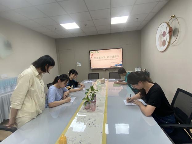 【枫香栖幼】夯实基本功 匠心谱芳华  ——记栖霞幼儿园翡翠天悦园教师基本功考核