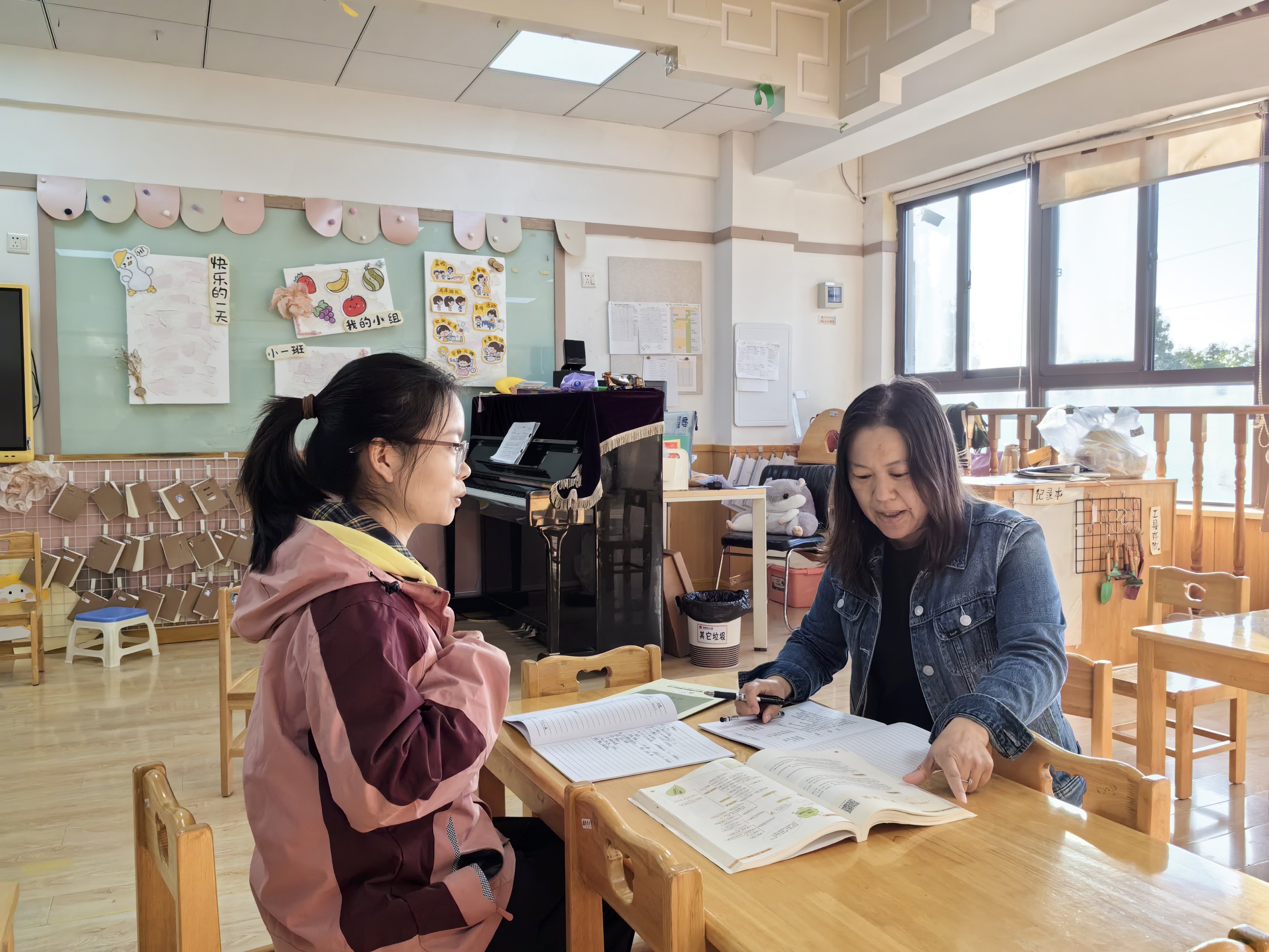 以审议促发展 以实践助成长——栖幼五福园小班《叶满栖山》课程审议_html_6eb0d402.jpg