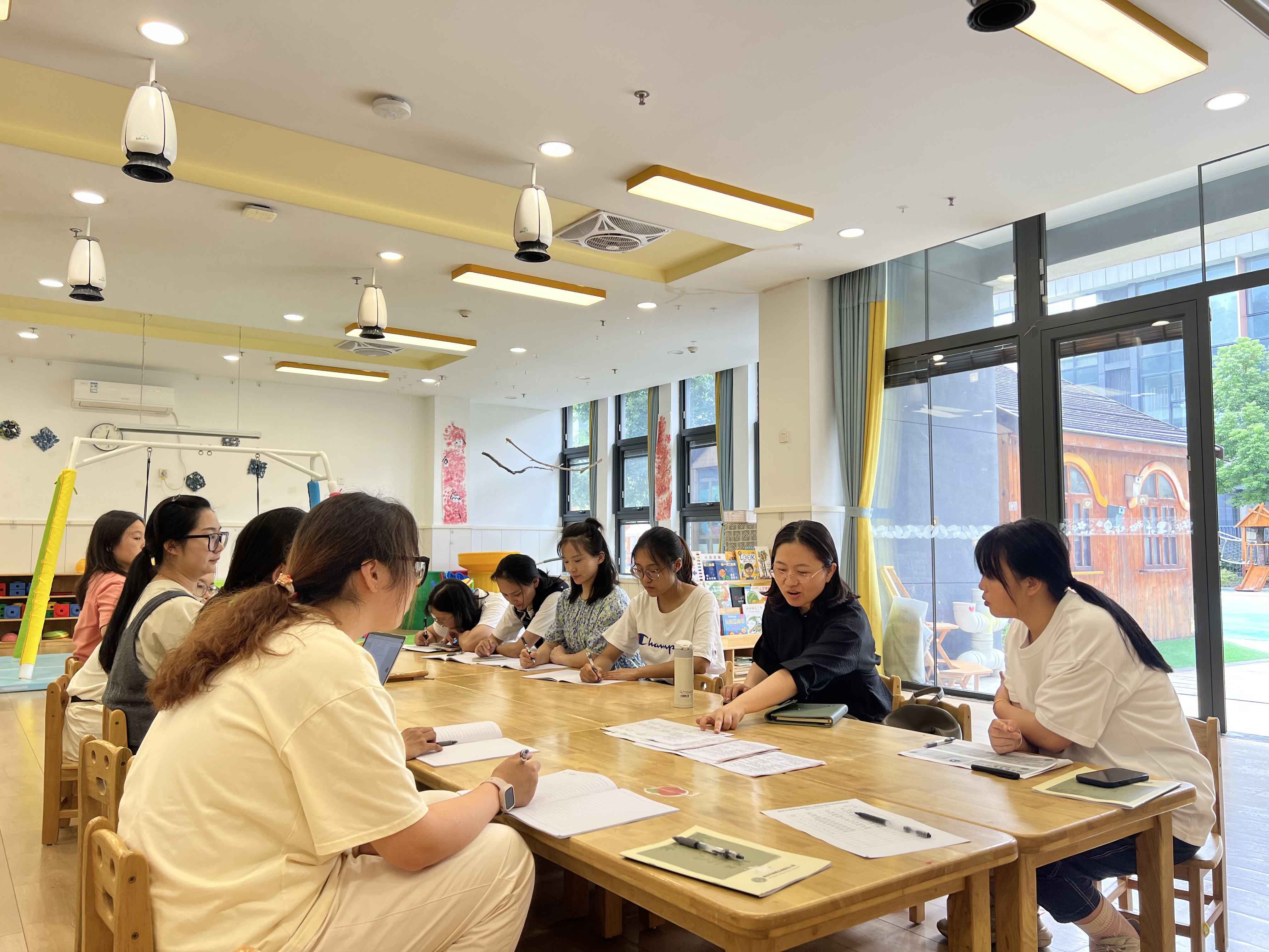 040927遇爱融合 助力成长——栖霞幼儿园翡翠天域园融合教研活动_html_1a7a4b40.jpg