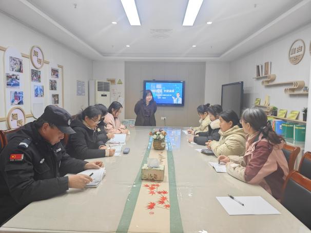 241223“急”时处置“救”在身边——记栖幼红枫分园急救处置学习活动  万紫薇_html_m2428fe89.jpg