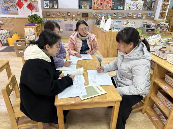 【枫香栖幼】“真”审议 “实”课程  ——栖霞幼儿园五福园中班组课程审议活动之《冬天里》