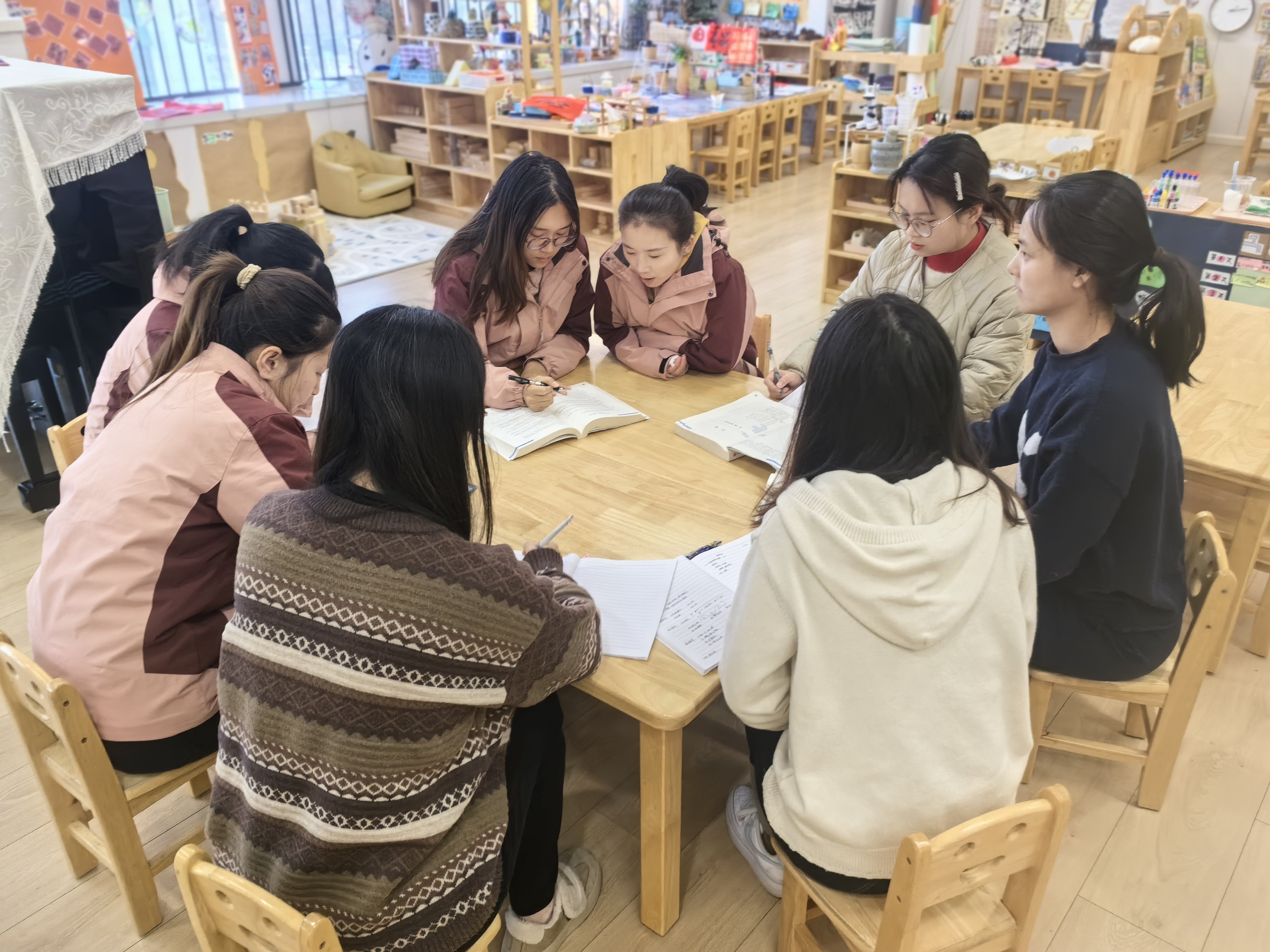 241028聚焦课程审议 助力主题实施大班年级组《我是中国娃》课程后审议暨生成主题课程前审议_html_m384a78d3.jpg