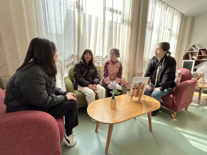 240311家园合手共研讨 幼小衔接新助力——栖霞幼儿园石埠湾园“参观小学”社会实践研讨活动 朱美安_html_mf677cdd.jpg