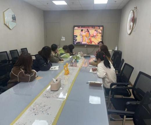 240314研多彩晨锻  促快乐成长——栖霞幼儿园翡翠天悦园晨间锻炼教研活动_html_1078772a.jpg