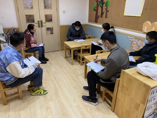 【枫香栖幼】携手约定 为爱而行  ——栖霞幼儿园五福园中班年级组微型家长会活动