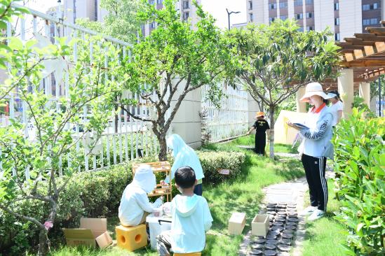 230609聚焦材料投放  玩转角色游戏——栖霞幼儿园石埠湾园角色游戏教研组活动 艾慧 (1)_html_m2257c999.jpg
