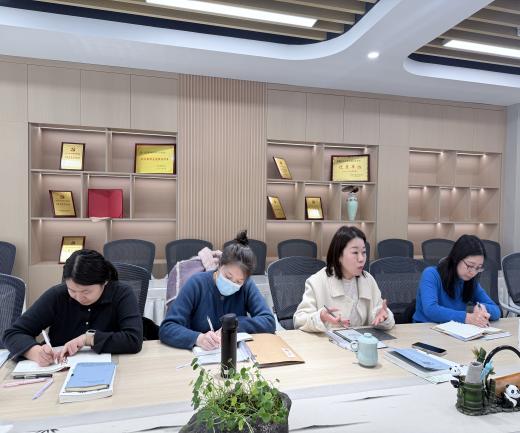 250219从心出发 向新而行——栖霞幼儿园新学期后勤部门计划交流会_html_389c3e74.jpg