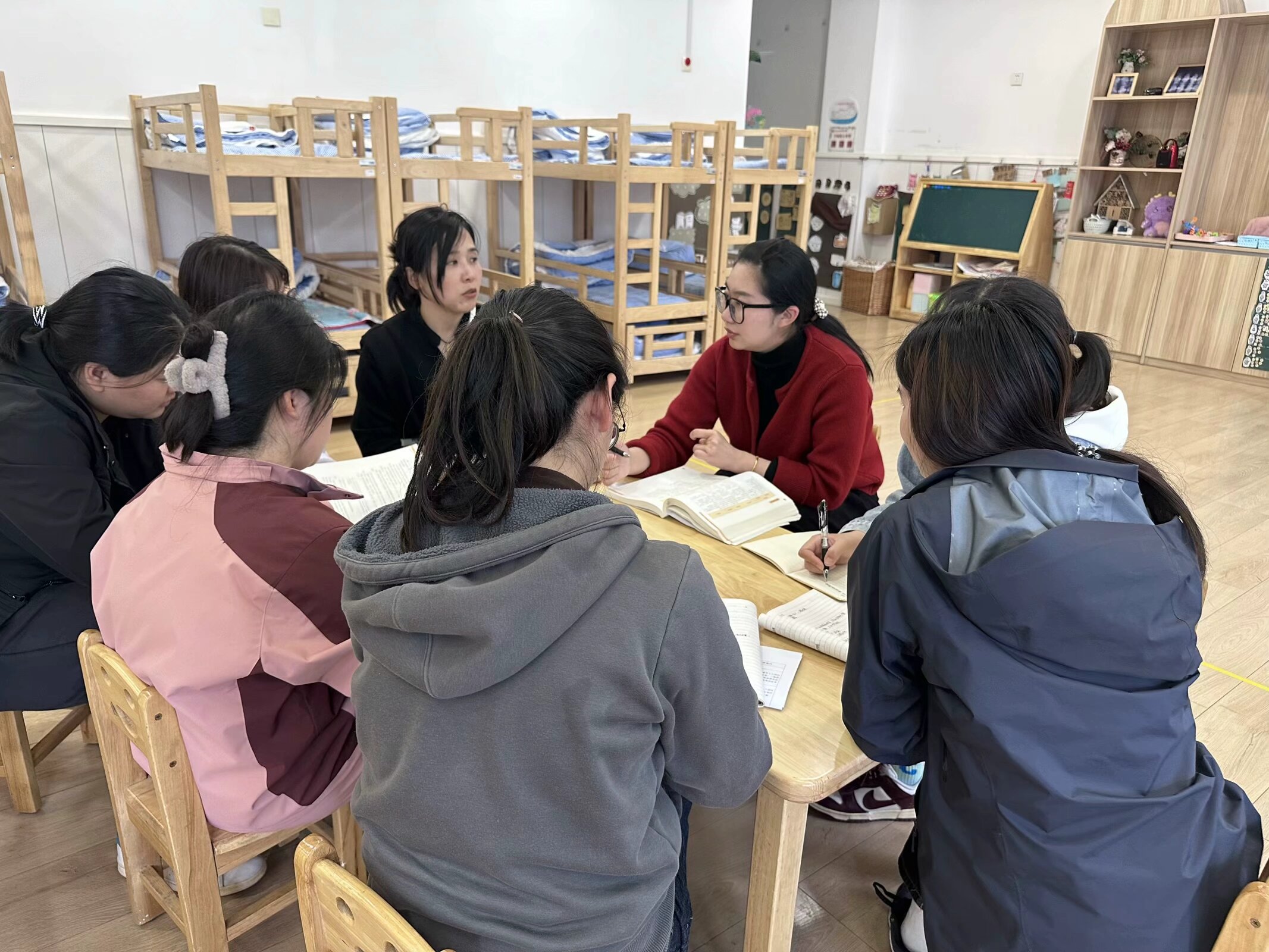 【枫香栖幼】聚焦审议 畅享春意 ——栖霞幼儿园翡翠天域园小班年级组春天生成课程前审议活动