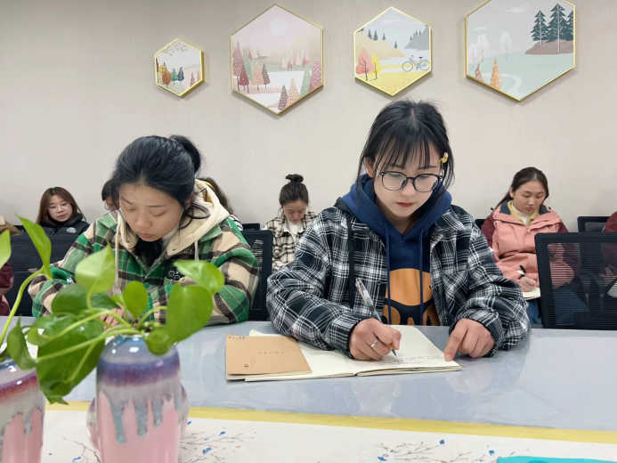 【枫香栖幼】研之有悟 思附践行  —— 栖幼翡翠天悦园园本研训活动（一）