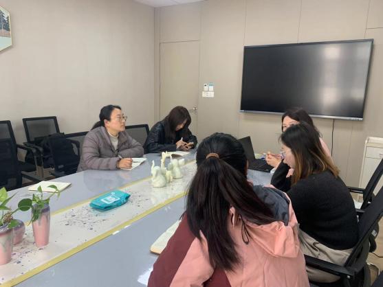 【枫香栖幼】砥砺奋进新出发 日常审议伴成长  ——记栖霞幼儿园翡翠天悦园课程中心组期初教研活动暨课题组活动