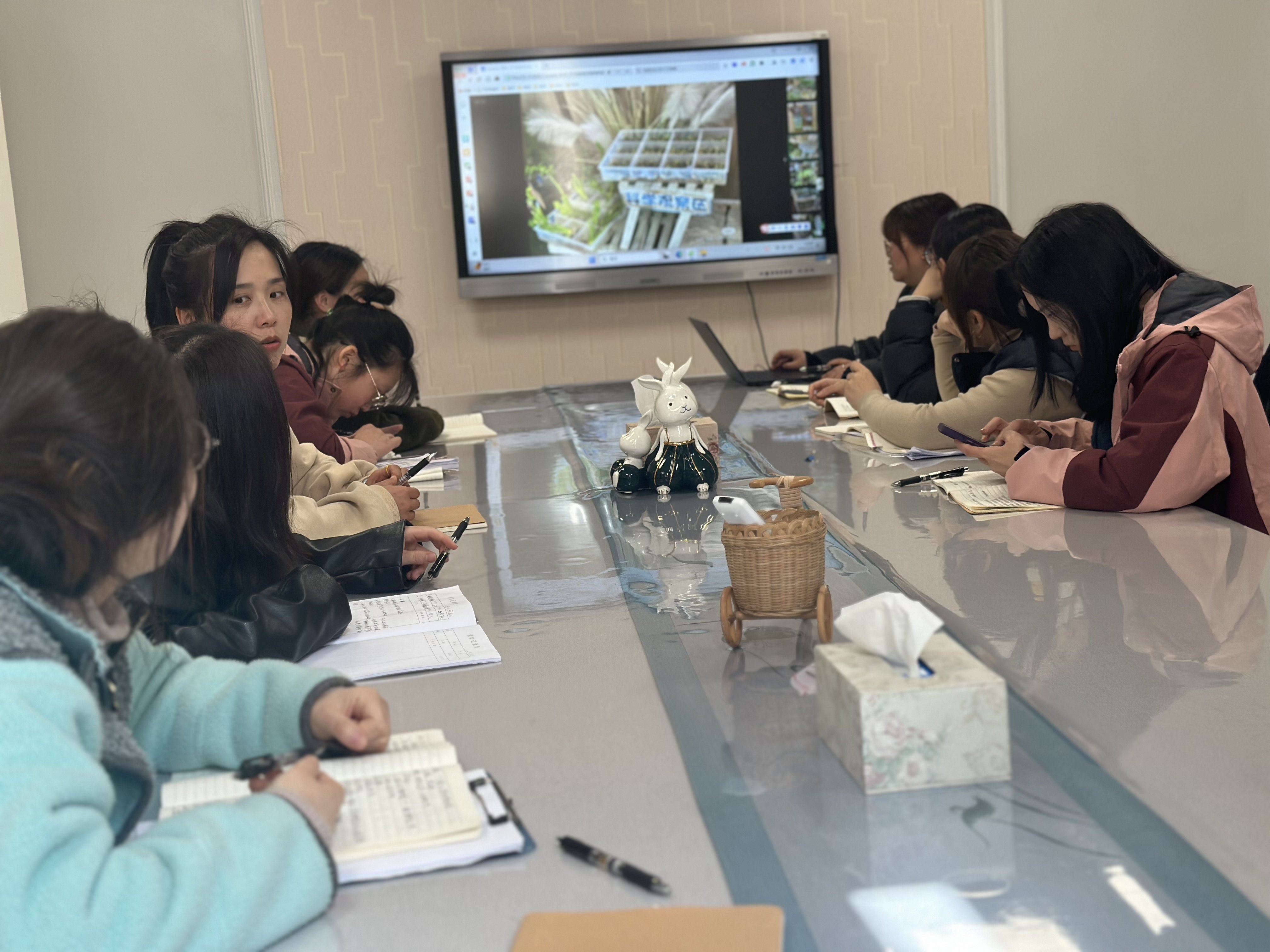 【枫香栖幼】立足儿童视角 共研环境创设  ——栖霞幼儿园翡翠天域园科学领域组种植研讨活动