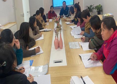 201115阳光运动，快乐成长——记栖霞幼儿园翡翠天域园园务委员会_html_m6b20a77e.jpg