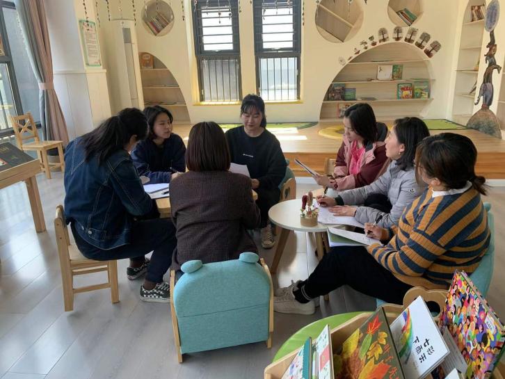 220310实施课程审议，提高课程质量——记栖霞幼儿园翡翠天域园中班年级组课程审议_html_m33a180b5.jpg