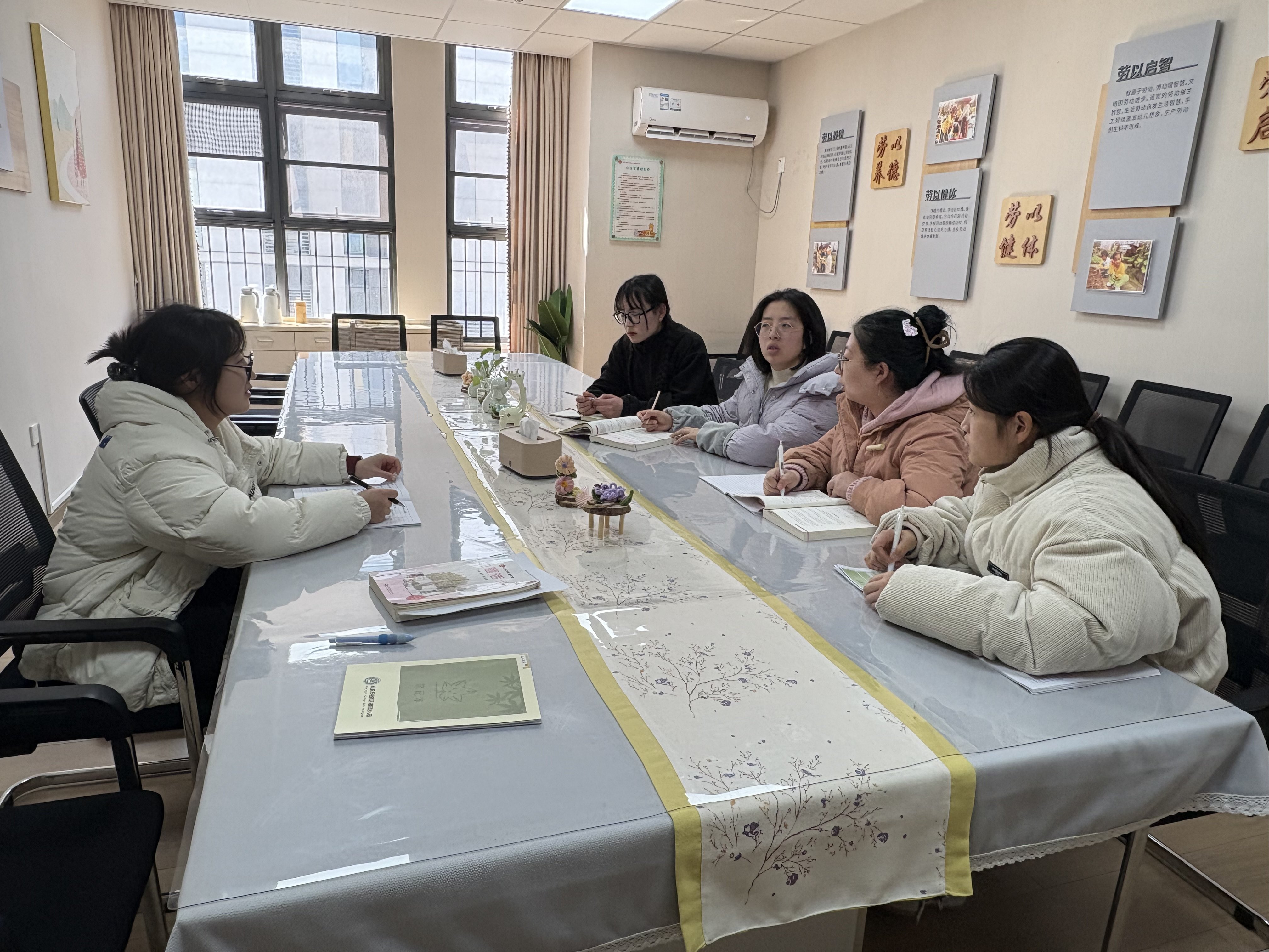 250306集中审议 共探主题——栖霞幼儿园翡翠天悦园中班年级组课程审议（二）_html_m2798ec9c.jpg