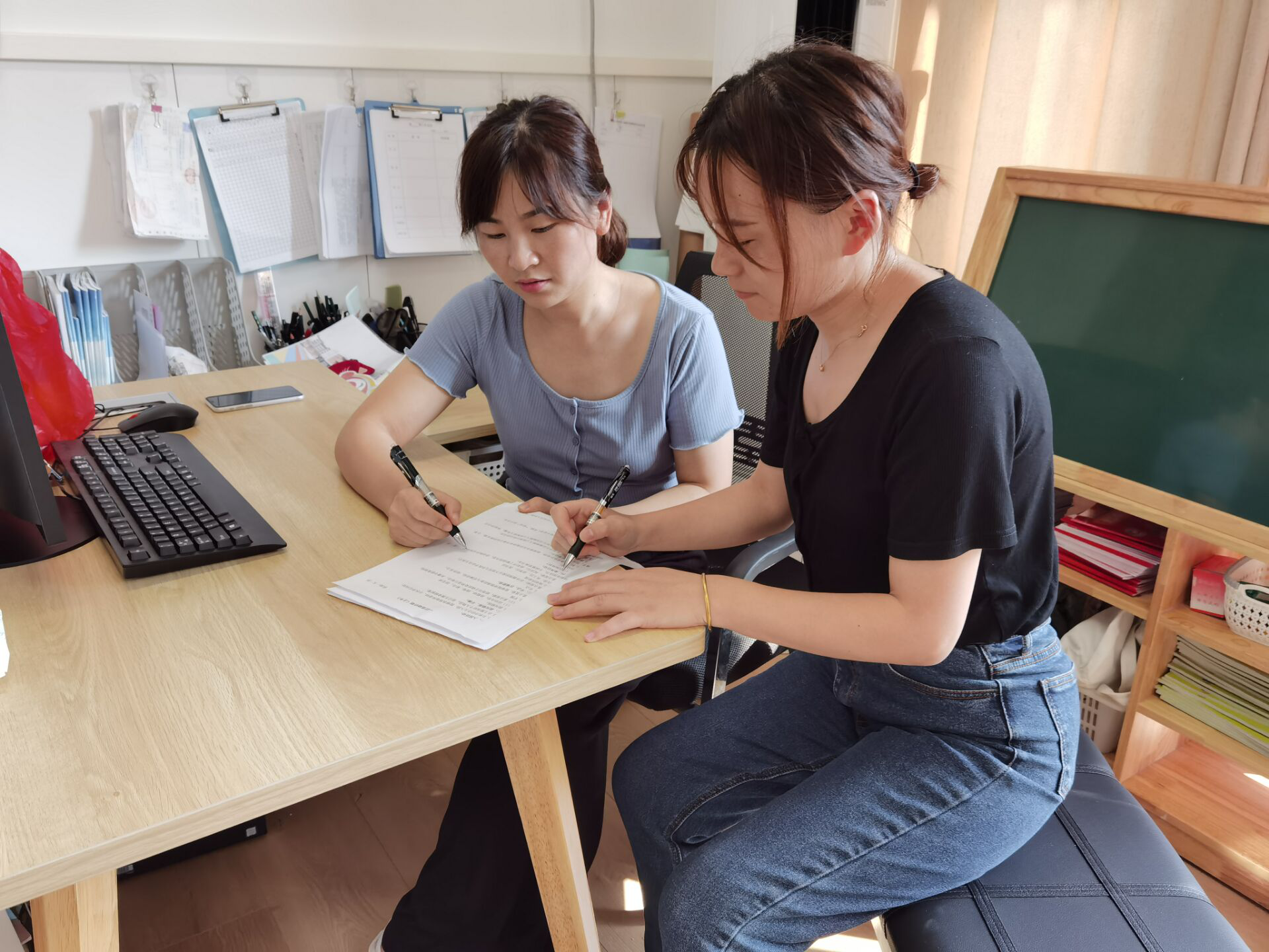 【枫香栖幼】落实课程审议 深化课程价值 ——栖霞幼儿园翡翠天域园大班年级组课程前审议活动