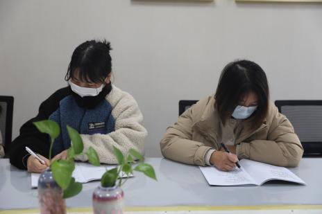 221214你我同心 反诈同行——栖霞幼儿园翡翠天悦园家长学校活动(2)_html_m31df3f73.jpg