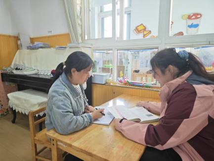 【枫香栖幼】齐思共研 审议共行  ——栖幼红枫分园中一班课程审议（一）