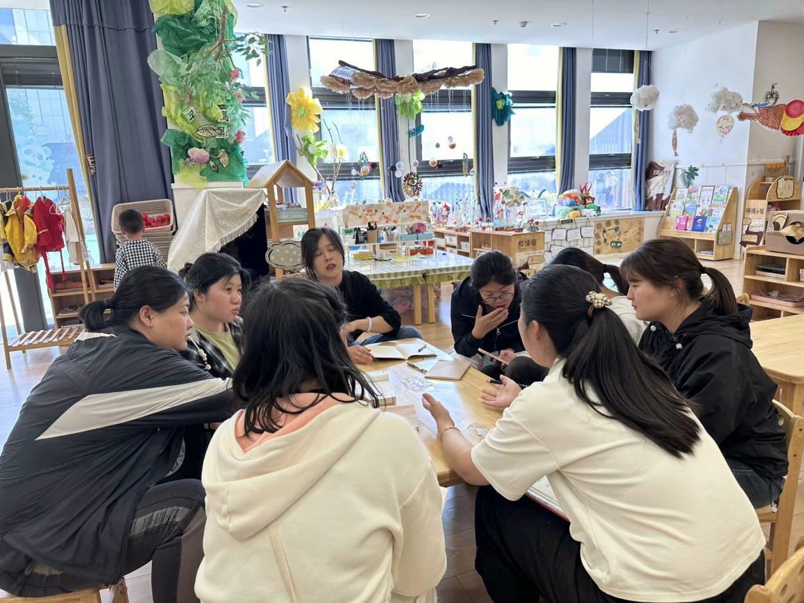 240508聚焦问题研推进 共筑幼儿乐成长——栖霞幼儿园翡翠天域园小班年级组课程审议活动_html_6ff08851.jpg