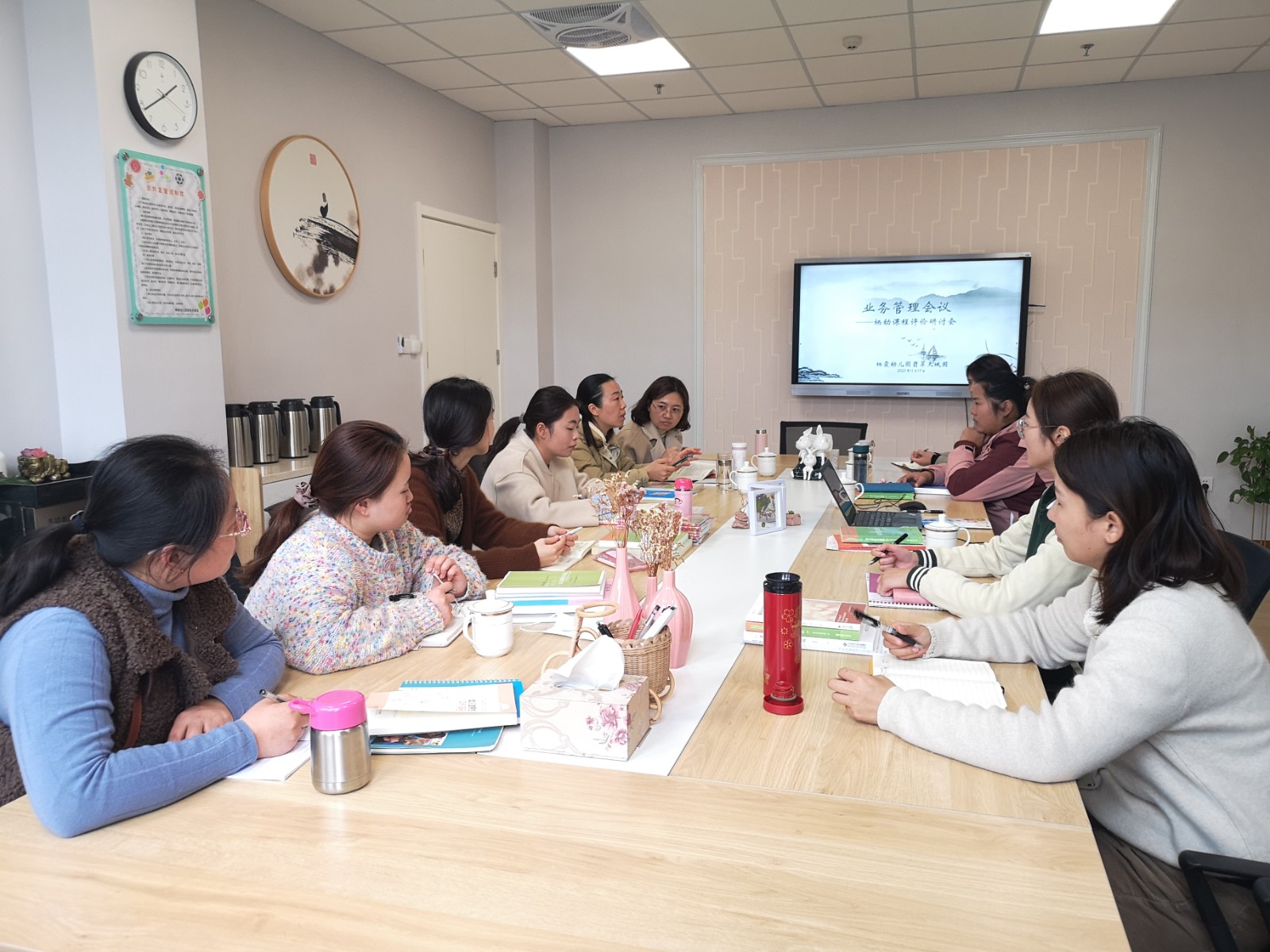【枫香栖幼】架构课程评价体系  促进园所教育质量  ——记栖霞幼儿园集团业务会议