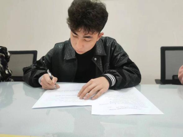 230404学习安全精神  发展安全理念——栖幼翡翠天悦园深入学习习近平总书记在党的二十大上的重要讲话精神_html_m592c392c.jpg