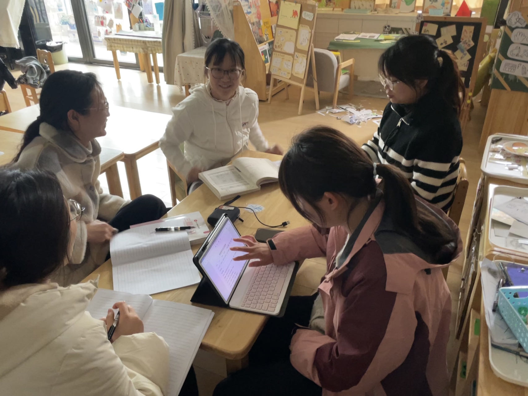 【枫香栖幼】精审议 促发展  ——栖幼翡翠天域园中班年级组课程审议活动