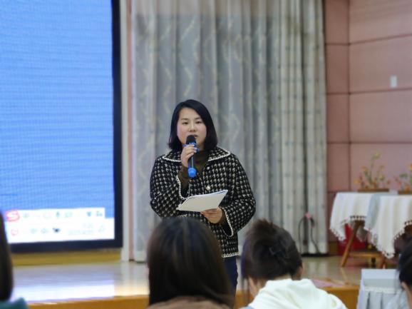 230425凝“新”聚力 助力成长——记栖霞区新教师组教研活动_html_5b2f1ba8.jpg