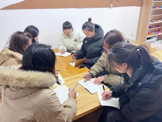 231201集中审议 改善提升——栖霞幼儿园翡翠天悦园中班年级组课程审议活动_html_590a9df8.jpg