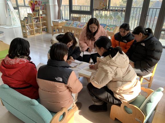 220213聚焦审议 优化课程——栖霞幼儿园翡翠天域园中班年级组课程审议活动_html_379773c0.jpg