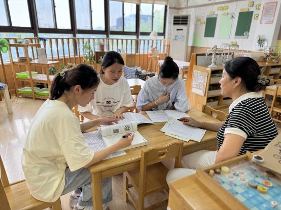 【枫香栖幼】聚焦幼小衔接 共话课程生长  ——栖幼五福园大班组《准备上小学》课程审议活动