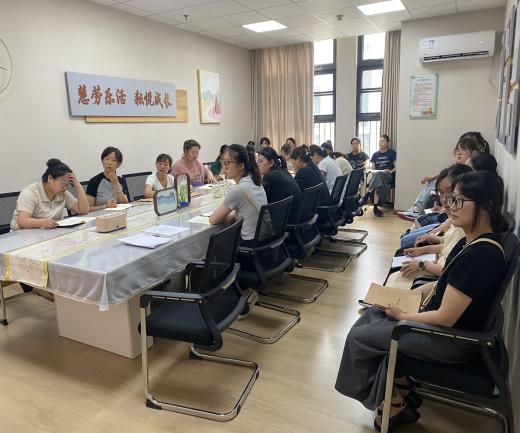 【枫香栖幼】预防水痘 健康无“痘” ——栖霞幼儿园翡翠天悦园预防水痘教师培训
