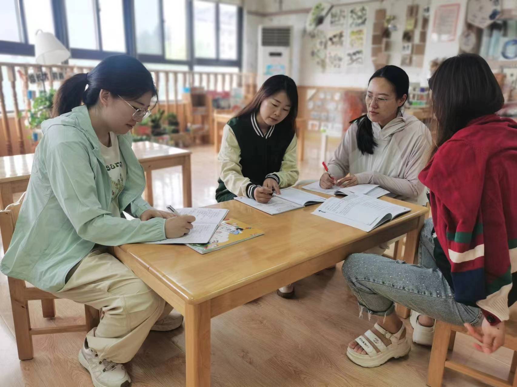 【枫香栖幼】深入审议 探秘山趣  ——栖幼五福园大班年级组《栖霞山实践》课程审议