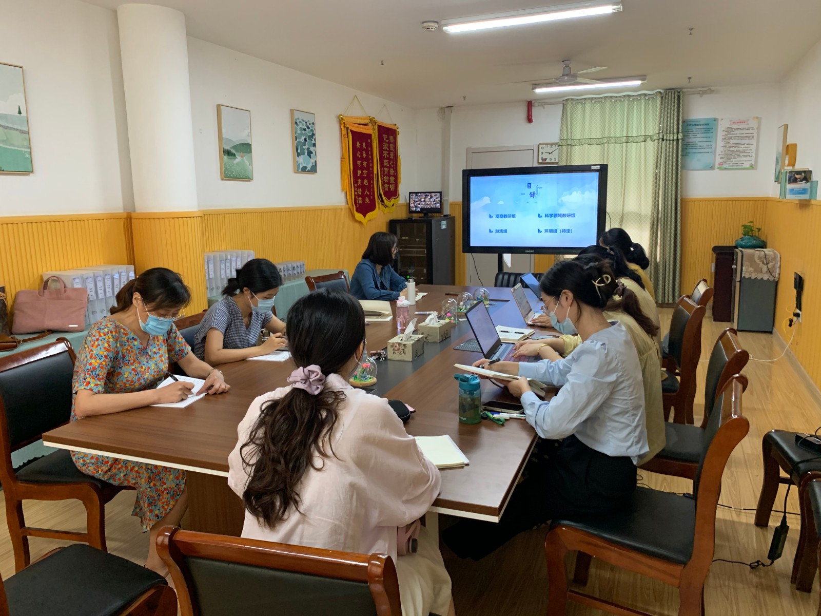 【枫香栖幼】多措并举备开学  凝心聚力谋发展  ——记栖霞幼儿园业务管理工作会议