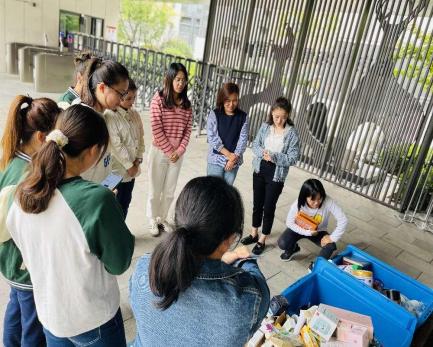 231025向瑞吉欧学习 玩低结构材料——栖霞幼儿园翡翠天悦园环境教研活动_html_702568a7.jpg