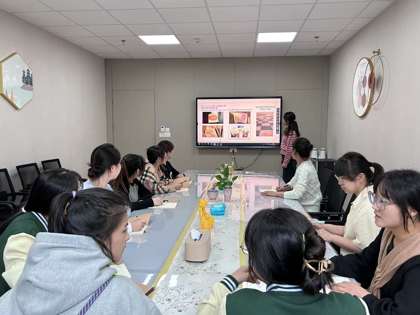 20231027改革之路 当代作为————栖幼翡翠天悦园“幼儿园综合课程”改革40年研讨会学习活动_html_m7db649cb.jpg