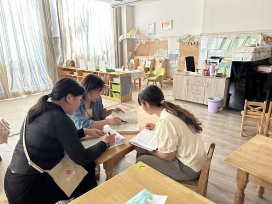 240829聚焦课程 全心全“议”——栖幼石埠湾园中班组《我升中班了》课程审议活动_html_4c89145.jpg