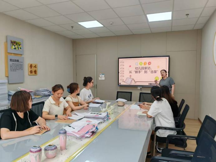240817凝聚合力启新程 和爱共育助成长——栖霞幼儿园翡翠天悦园新生家访培训活动 朱美安_html_m5dc4bfe7.jpg