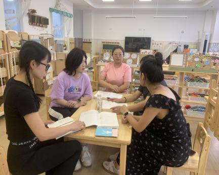 240901凝心审议  聚力成长——栖霞幼儿园翡翠天悦园中班年级组课程审议活动_html_m6a9f743e.jpg