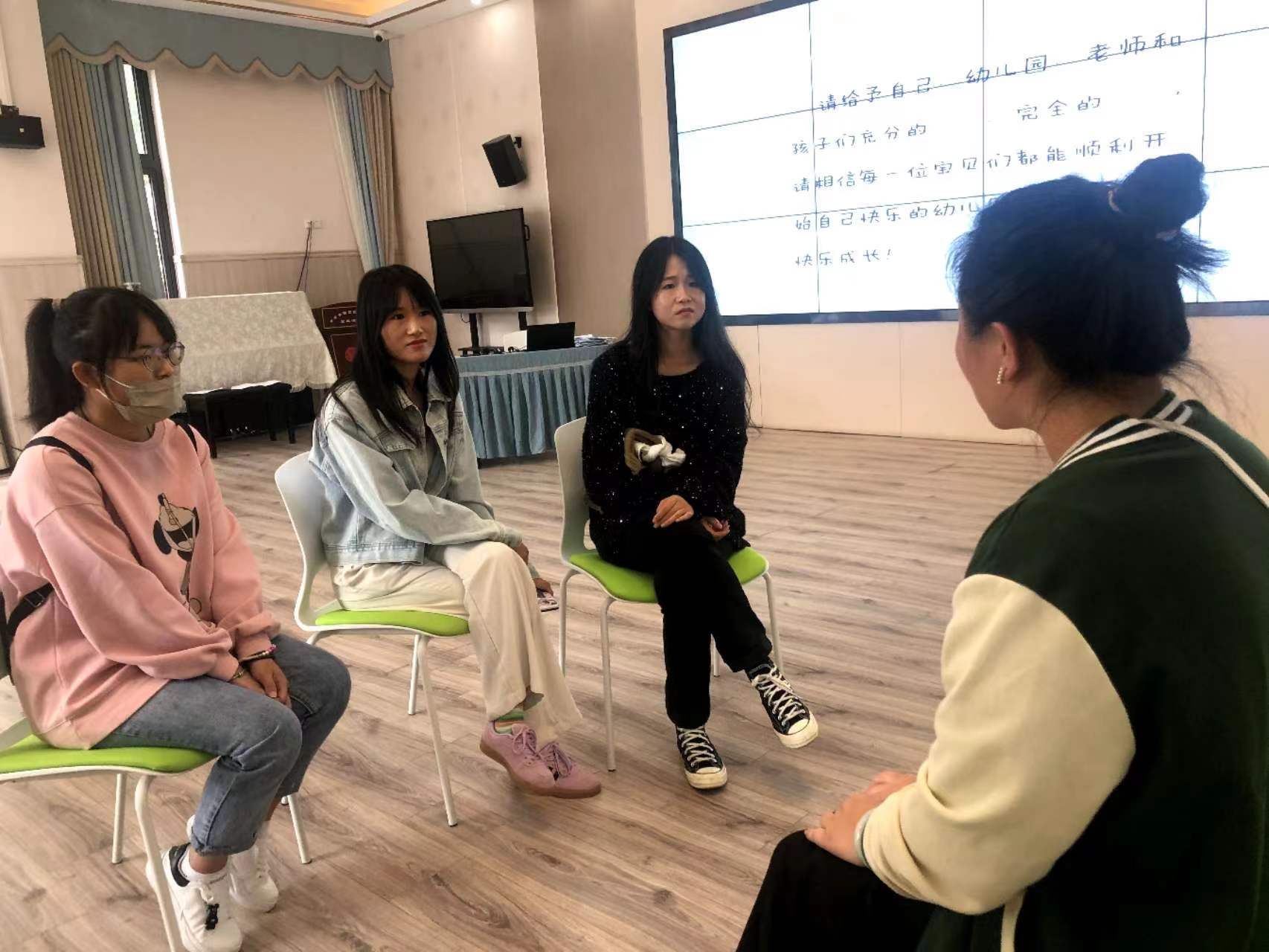 231027以微见著 助力儿童发展——栖霞幼儿园石埠湾园小班微型家长会活动_html_m7ef810be.jpg