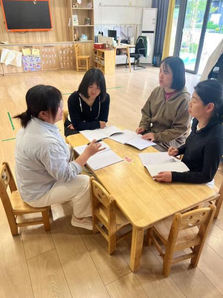 251009聚焦问题 聚力师幼共成长——栖霞幼儿园翡翠天域园中班年级组课程审议_html_m48ace9e0.jpg