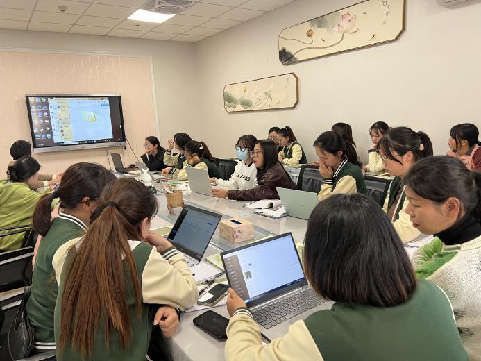 【枫香栖幼】关注成长 档案记录  ——栖幼翡翠天域园电子成长档案制作培训