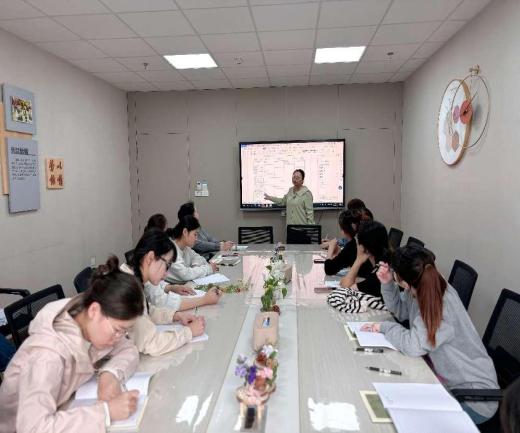 【枫香栖幼】以观察培训，促教师成长 ——栖霞幼儿园翡翠天悦园业务学习活动