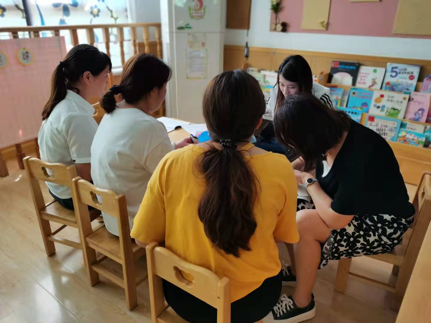 【枫香栖幼】好朋友 手拉手  ——栖幼五福园中班年级组课程审议活动之《我们都是好朋友》