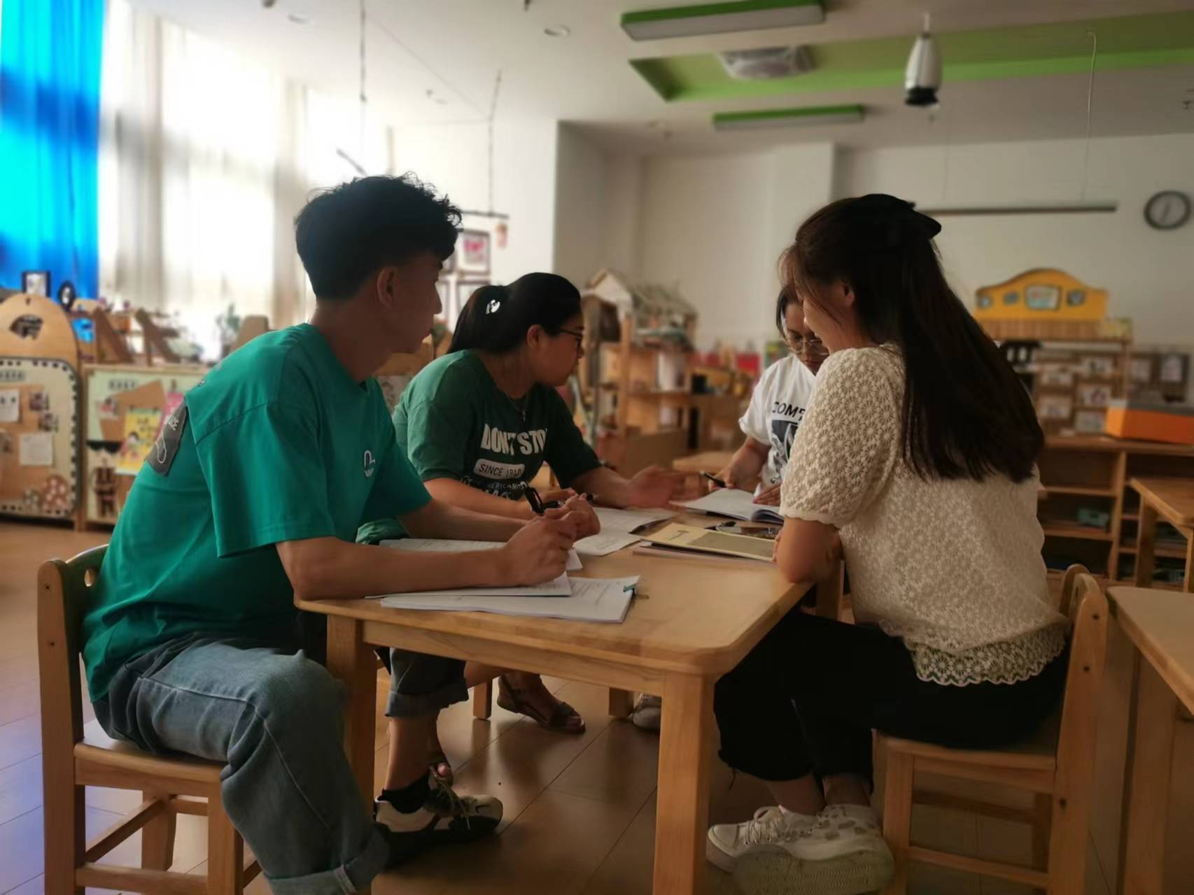 220627课程后审议 师幼共发展——记栖霞幼儿园翡翠天域园大班组课程审议活动_html_m56907462.jpg