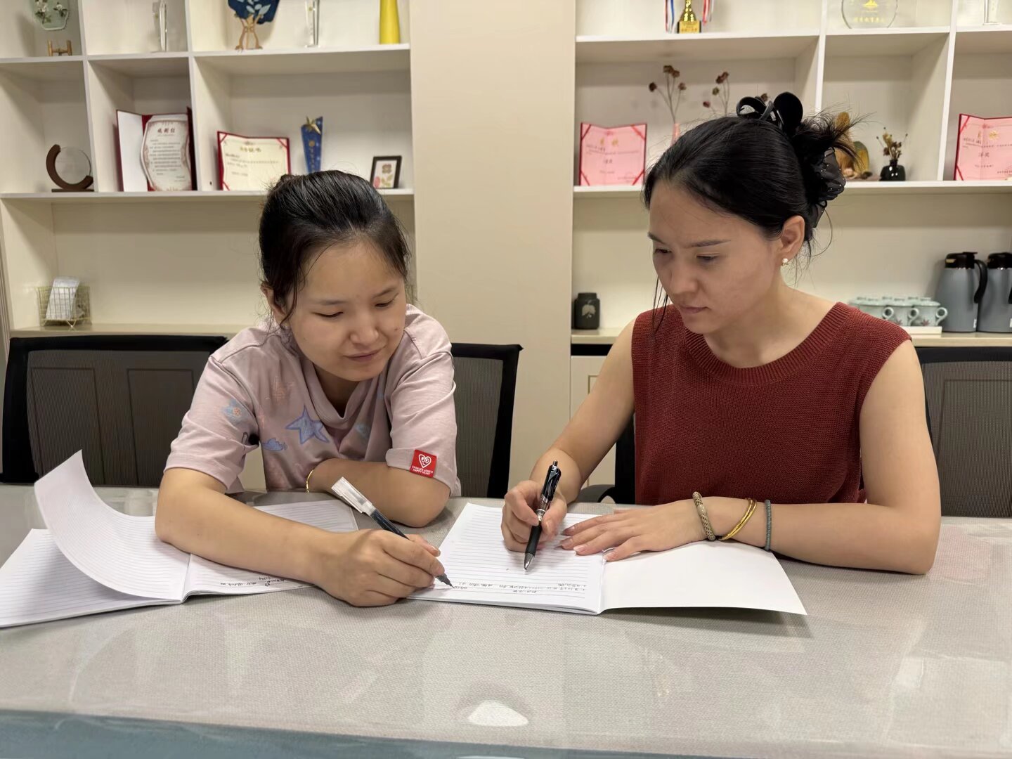 250830启航新学期 审议促提升——栖霞幼儿园翡翠天域小班年级组课程审议活动_html_m57233680.jpg